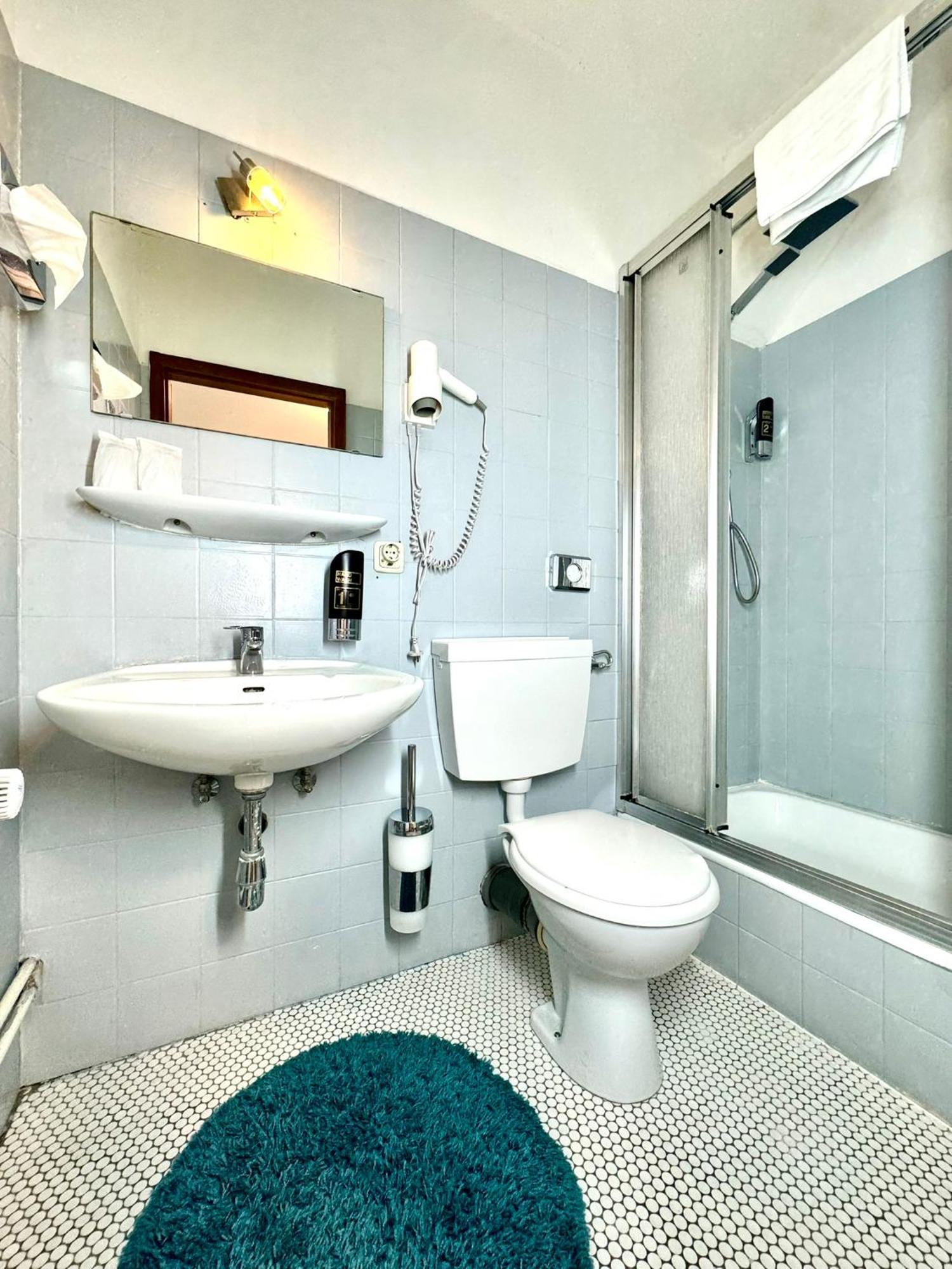 Hotel Zum Ruecking นอร์ทไฮม์ ภายนอก รูปภาพ