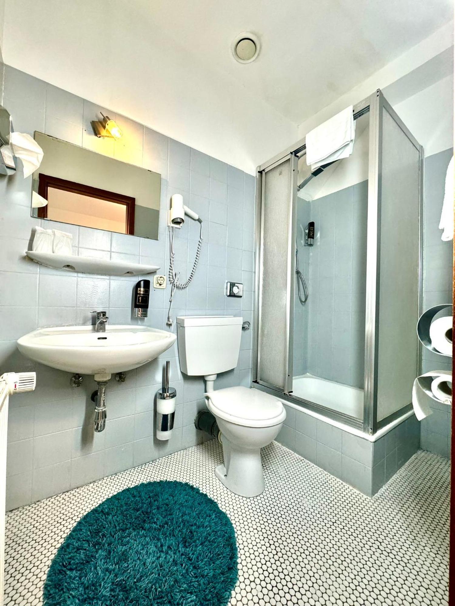 Hotel Zum Ruecking นอร์ทไฮม์ ภายนอก รูปภาพ